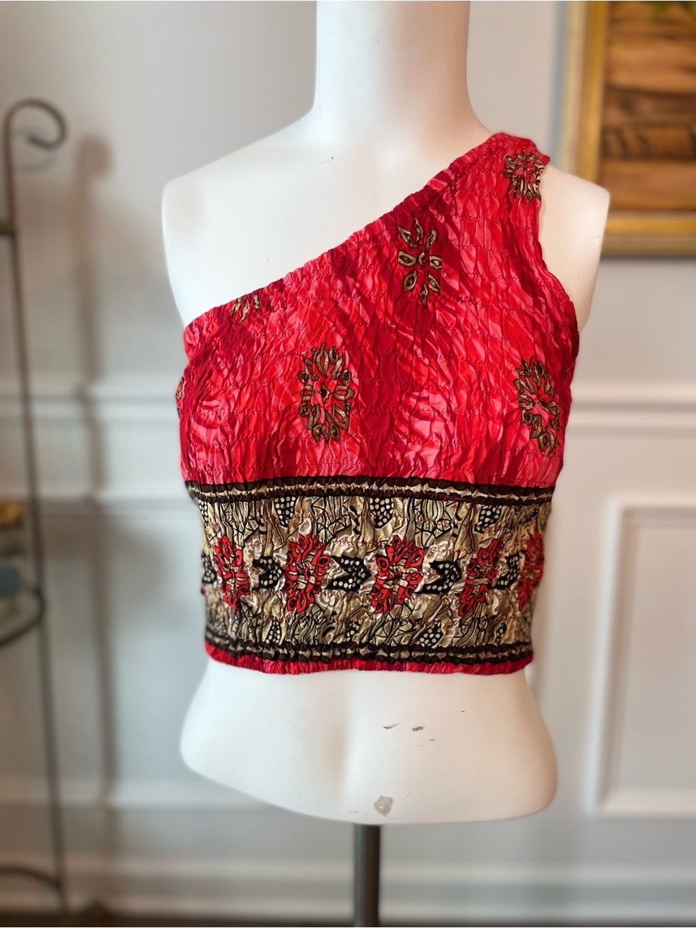 One-Shoulder Stretch Crop Top with Gold Accents